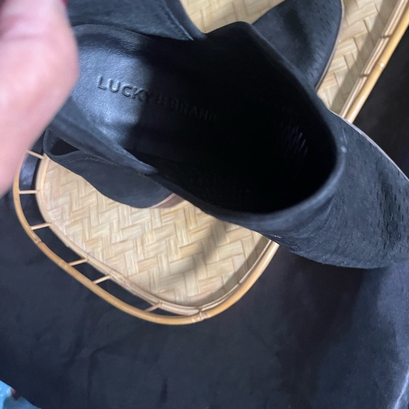 Lucky Brand Baley Black Leather Heel Booties Perforated 9M - Picture 2 of 4